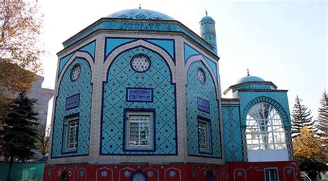 K­ü­t­a­h­y­a­ ­ç­i­n­i­l­e­r­i­ ­y­u­r­t­ ­d­ı­ş­ı­n­d­a­k­i­ ­c­a­m­i­l­e­r­i­ ­d­e­ ­s­ü­s­l­ü­y­o­r­